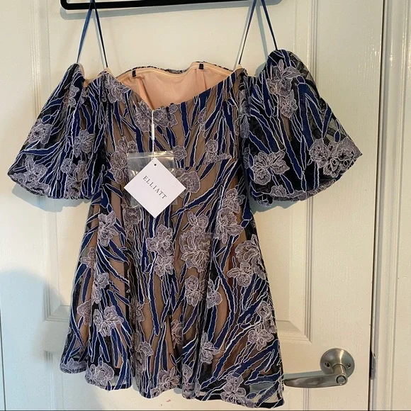 ELLIATT - Size XS - Mini Floral Lace Dress with Detachable Sleeves - Picture 2 of 6